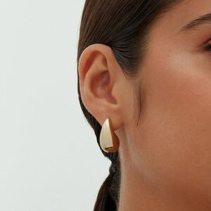 Elegant Gold Teardrop Earrings